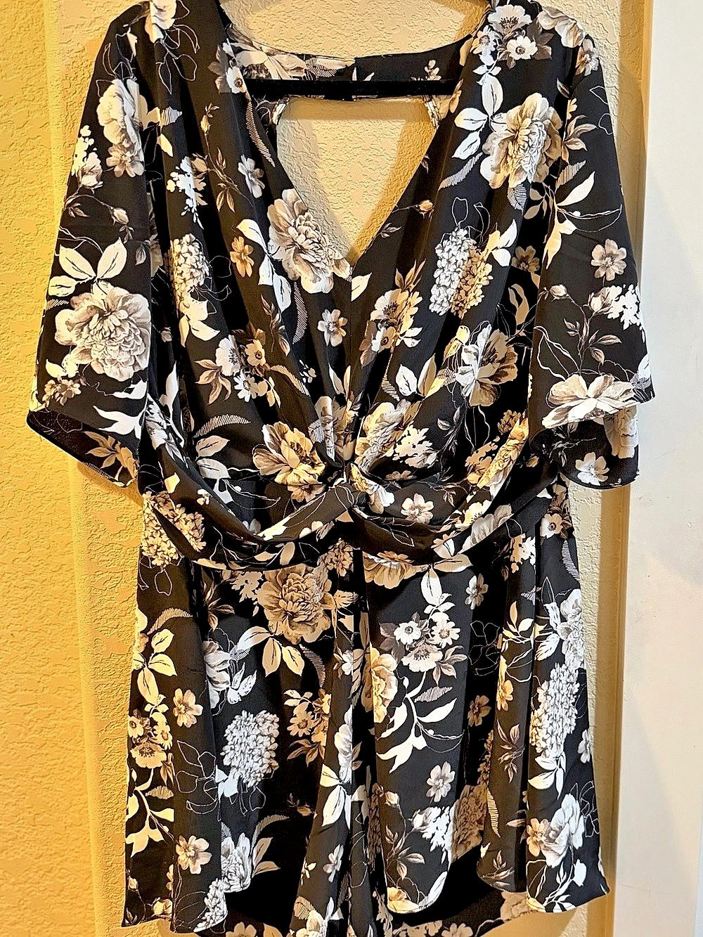 City Chic Floral Romper Black & Cream Size 16 NWT